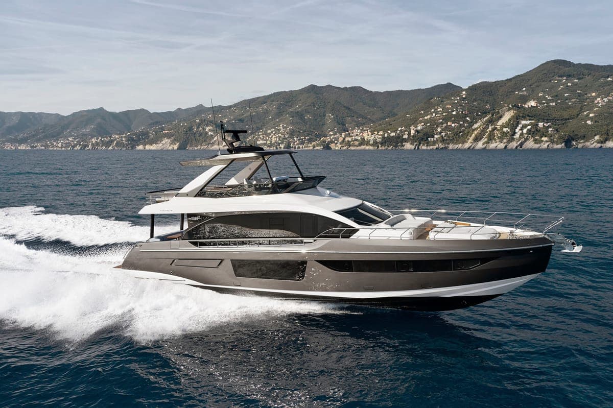 YACHT AZIMUT 68 FT